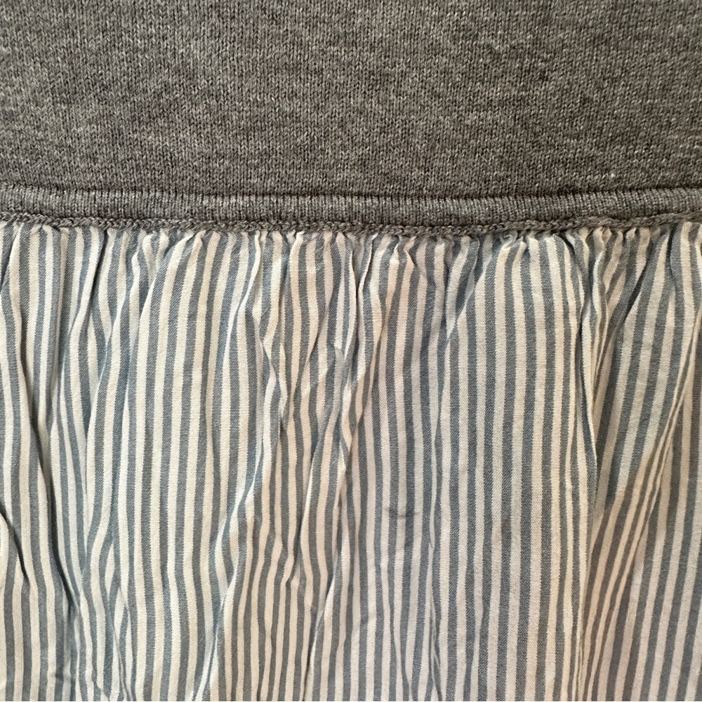 LOFT Outlet Gray Mixed Media V-Neck Sweater Size M – Striped Back Panel - Picture 6 of 16